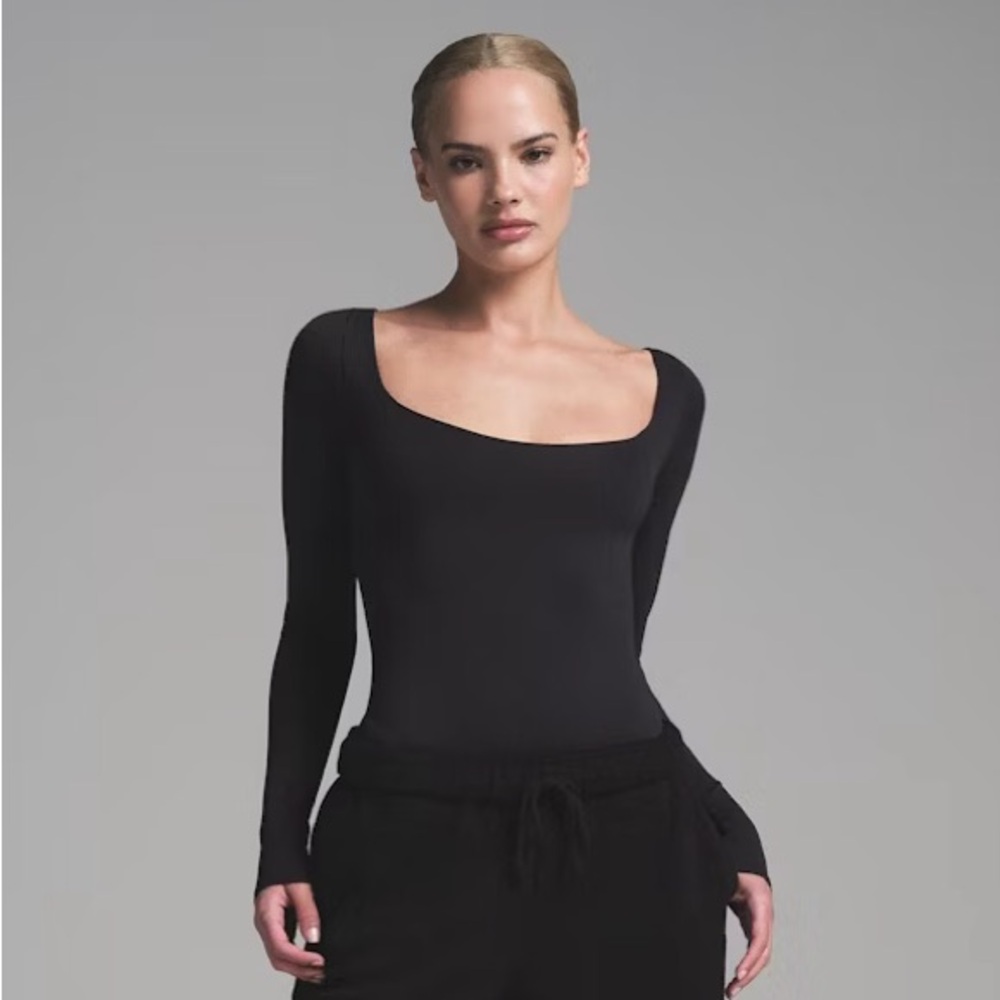 Skims Essential Long Sleeve Scoop Neck Bodysuit